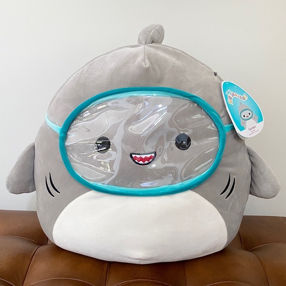 RARE NEW SQUISHMALLOW “GORDON” SHARK🦈 🩵🦈 - Picture 1 of 2